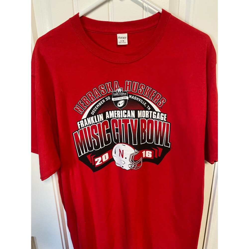 Nebraska Huskies 2016 Music City Bowl TShirt size Large